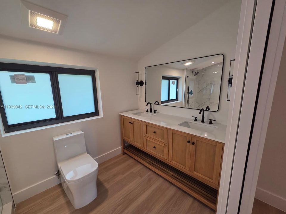 Activo con contrato: $1,250,000 (3 camas, 2 baños, 1581 Pies cuadrados)