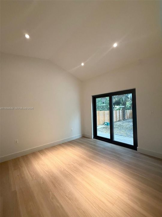 Activo con contrato: $1,250,000 (3 camas, 2 baños, 1581 Pies cuadrados)