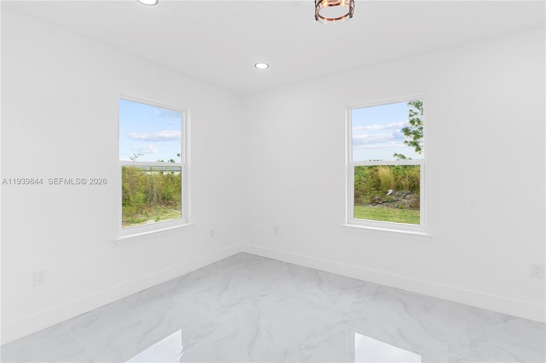 На продажу: $349,000 (3 спален, 2 ванн, 0 Квадратных фут)