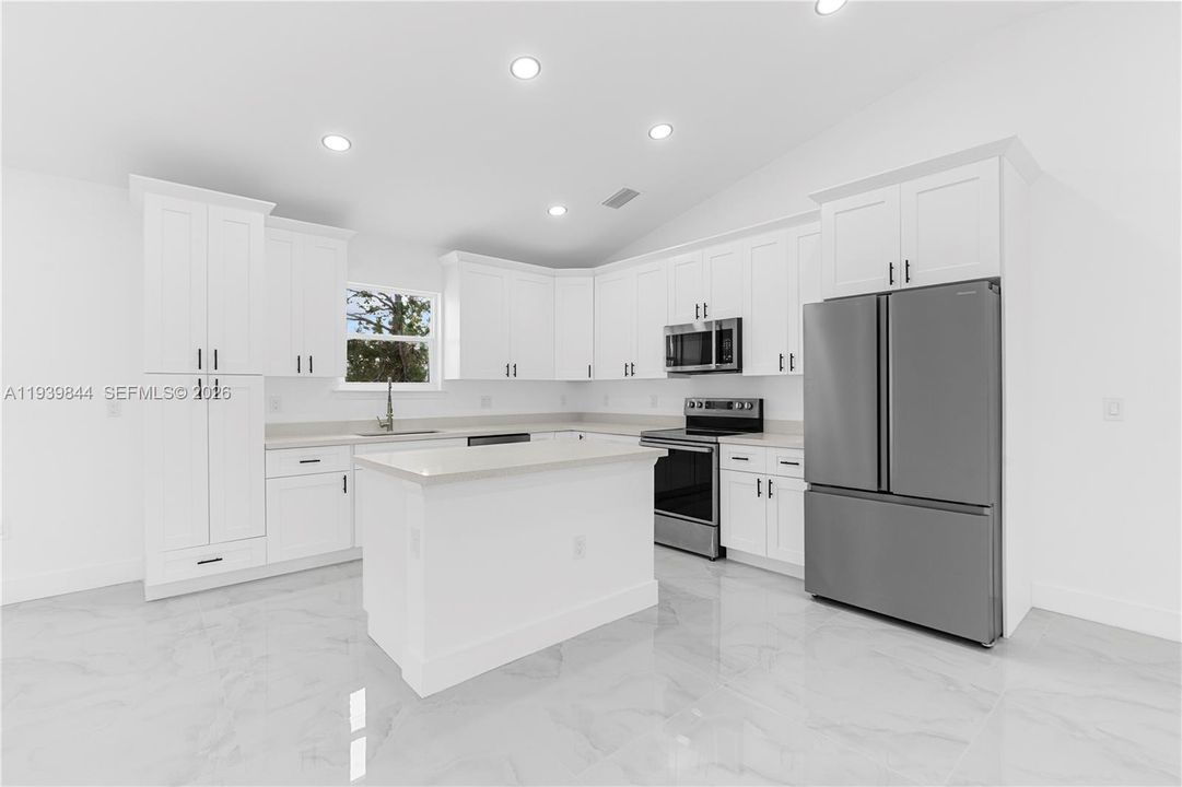 На продажу: $349,000 (3 спален, 2 ванн, 0 Квадратных фут)