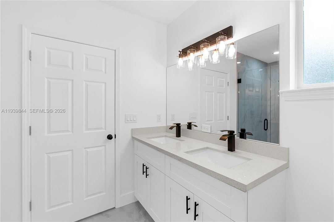 На продажу: $349,000 (3 спален, 2 ванн, 0 Квадратных фут)