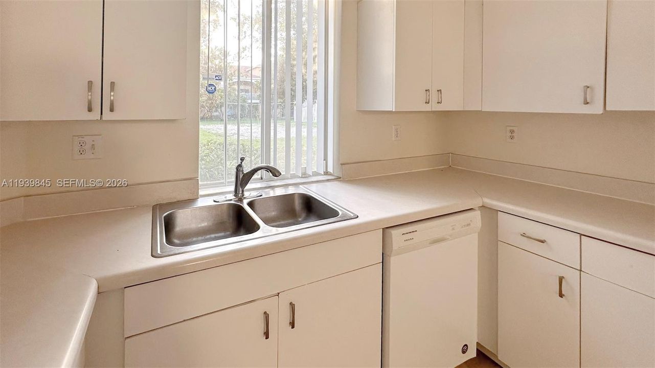 В аренду: $2,650 (3 спален, 2 ванн, 1364 Квадратных фут)