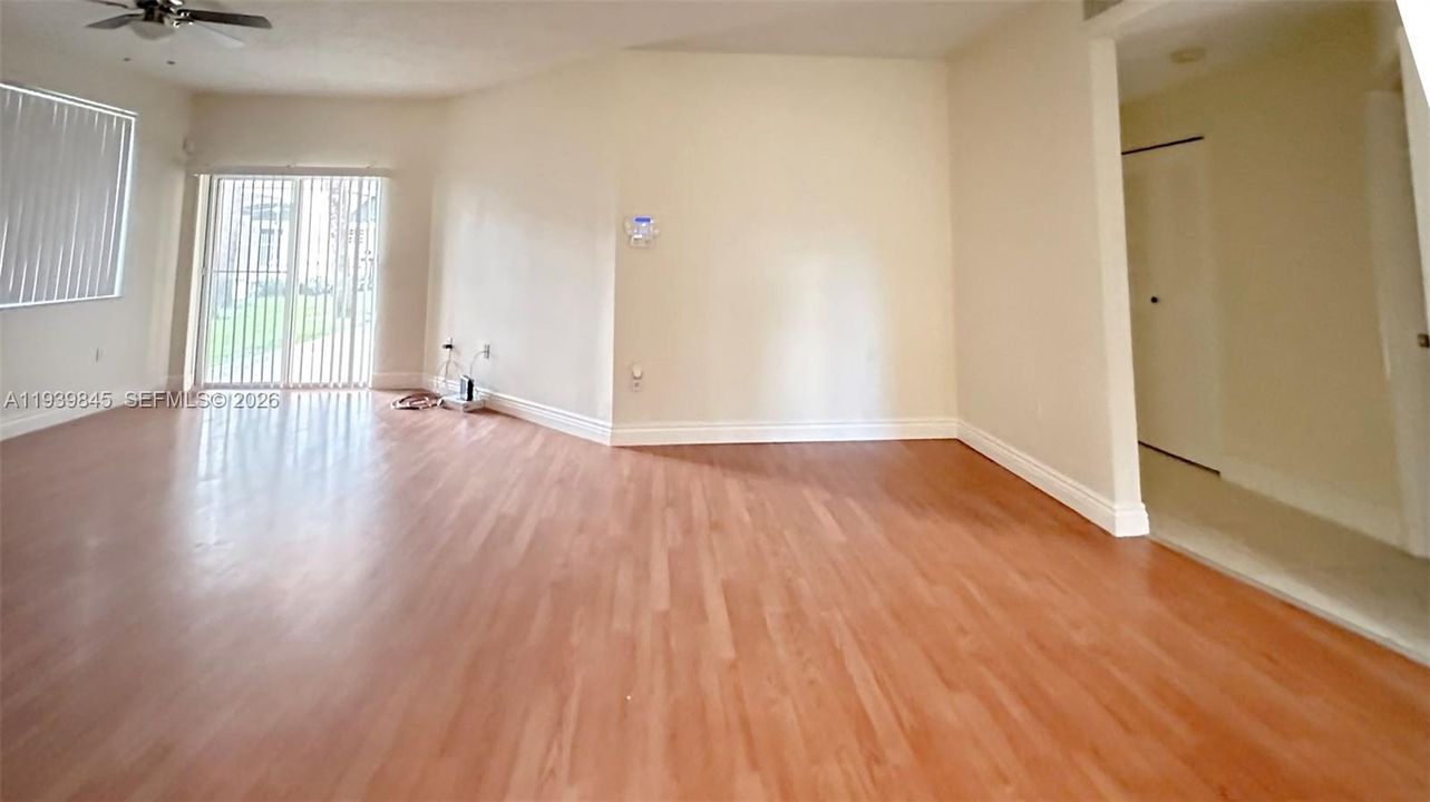 В аренду: $2,650 (3 спален, 2 ванн, 1364 Квадратных фут)