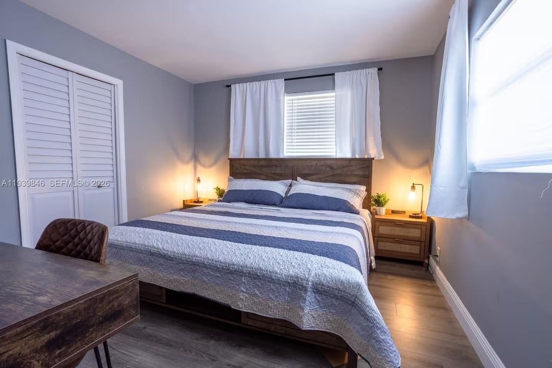 Active With Contract: $800,000 (5 beds, 3 baths, 2640 Square Feet)