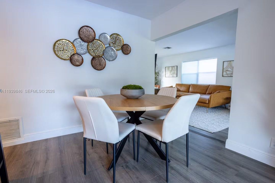 Active With Contract: $800,000 (5 beds, 3 baths, 2640 Square Feet)
