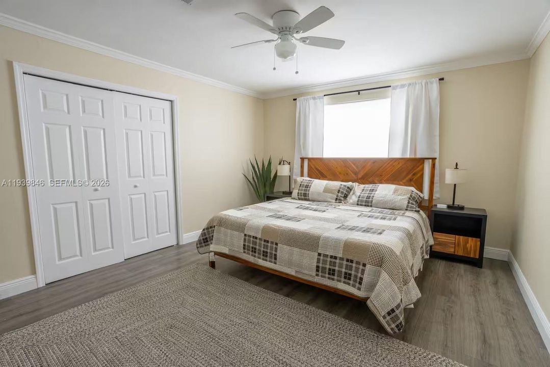 Active With Contract: $800,000 (5 beds, 3 baths, 2640 Square Feet)