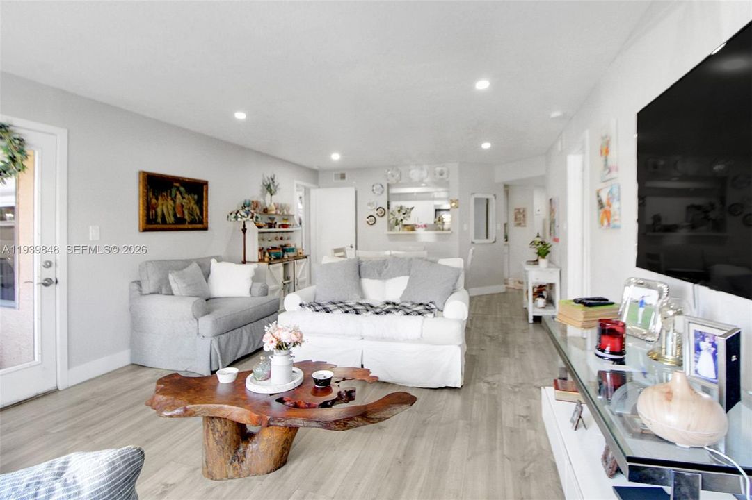 На продажу: $315,000 (2 спален, 2 ванн, 1053 Квадратных фут)