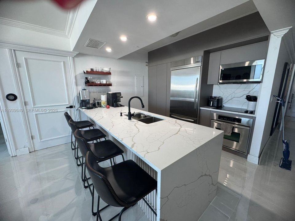 出租: $7,000 (2 贝兹, 2 浴室, 1337 平方英尺)