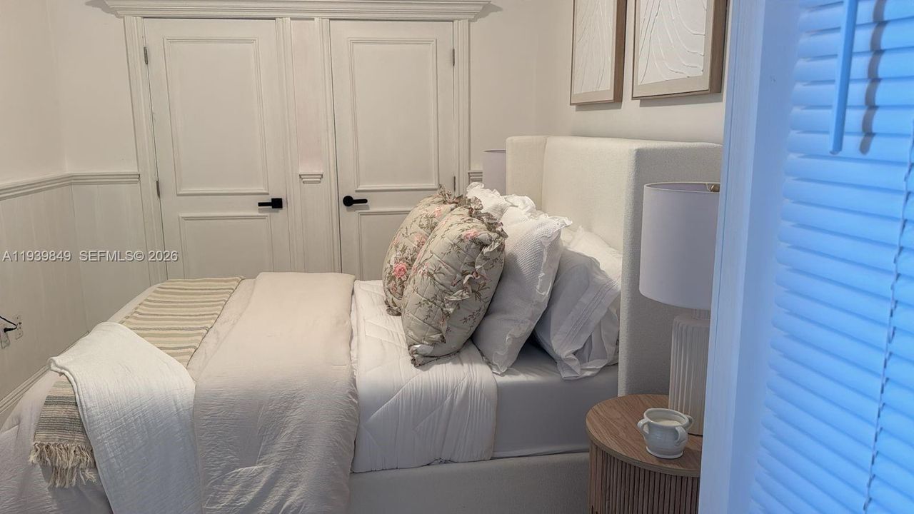 出租: $7,000 (2 贝兹, 2 浴室, 1337 平方英尺)