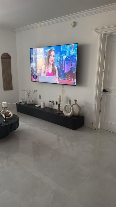 出租: $7,000 (2 贝兹, 2 浴室, 1337 平方英尺)