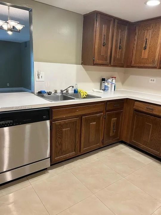 В аренду: $2,500 (2 спален, 2 ванн, 1240 Квадратных фут)