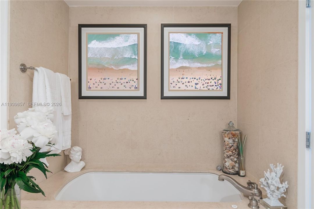 For Sale: $2,299,000 (2 beds, 2 baths, 1290 Square Feet)