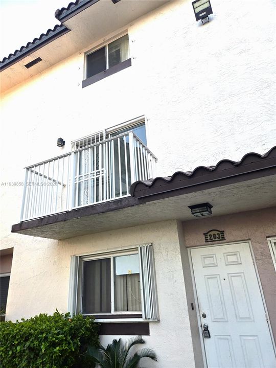 Recently Rented: $2,600 (3 beds, 2 baths, 1288 Square Feet)