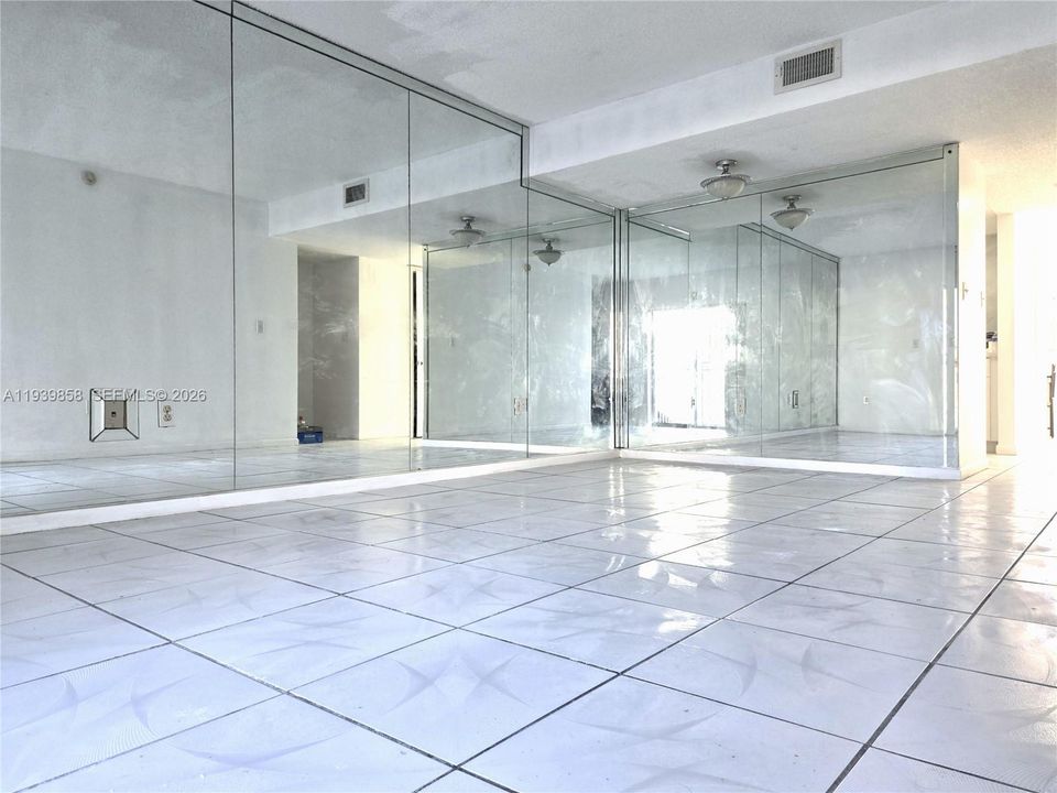 For Rent: $2,800 (3 beds, 2 baths, 1288 Square Feet)