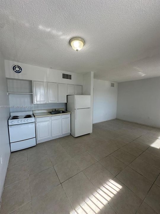 For Rent: $1,350 (1 beds, 1 baths, 500 Square Feet)