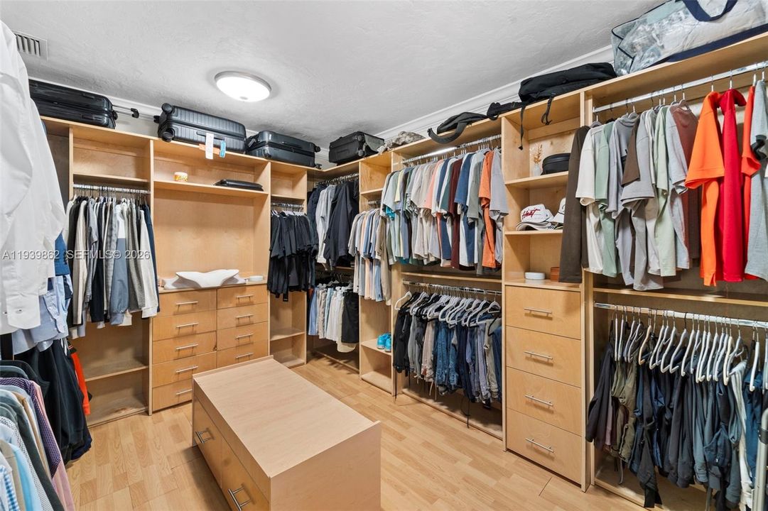 For Rent: $7,800 (3 beds, 2 baths, 2288 Square Feet)