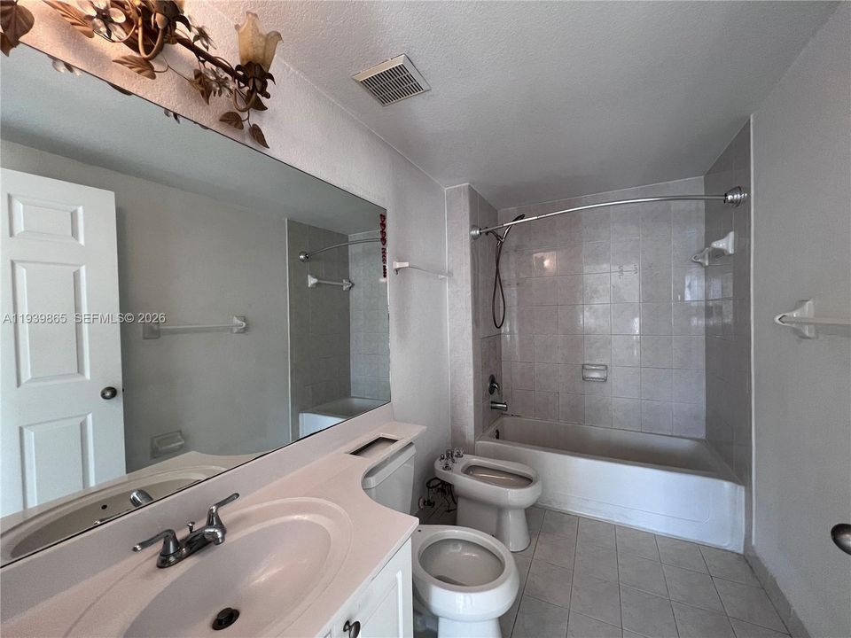 出租: $2,400 (3 贝兹, 2 浴室, 1315 平方英尺)