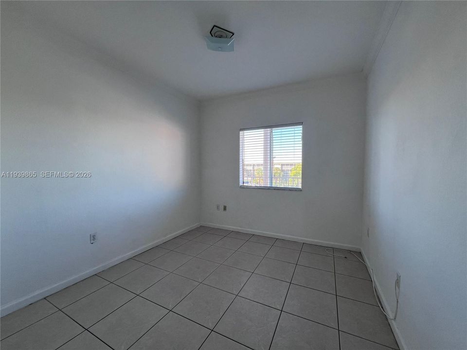 出租: $2,400 (3 贝兹, 2 浴室, 1315 平方英尺)