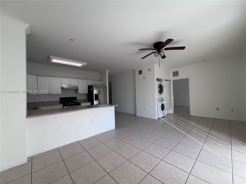 出租: $2,400 (3 贝兹, 2 浴室, 1315 平方英尺)