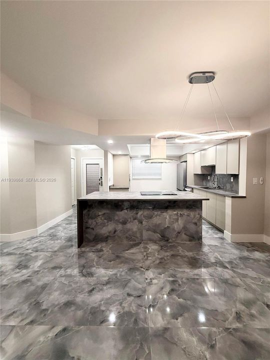 На продажу: $235,000 (2 спален, 2 ванн, 1270 Квадратных фут)