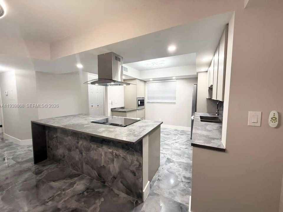 На продажу: $235,000 (2 спален, 2 ванн, 1270 Квадратных фут)