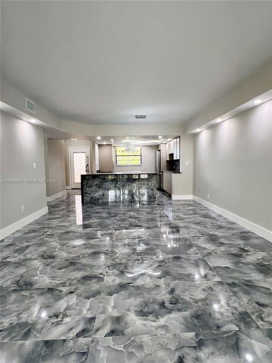 На продажу: $235,000 (2 спален, 2 ванн, 1270 Квадратных фут)