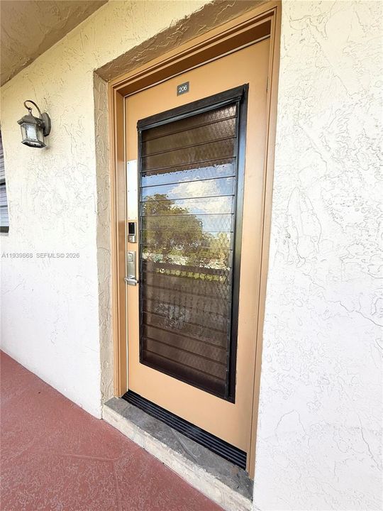 На продажу: $235,000 (2 спален, 2 ванн, 1270 Квадратных фут)