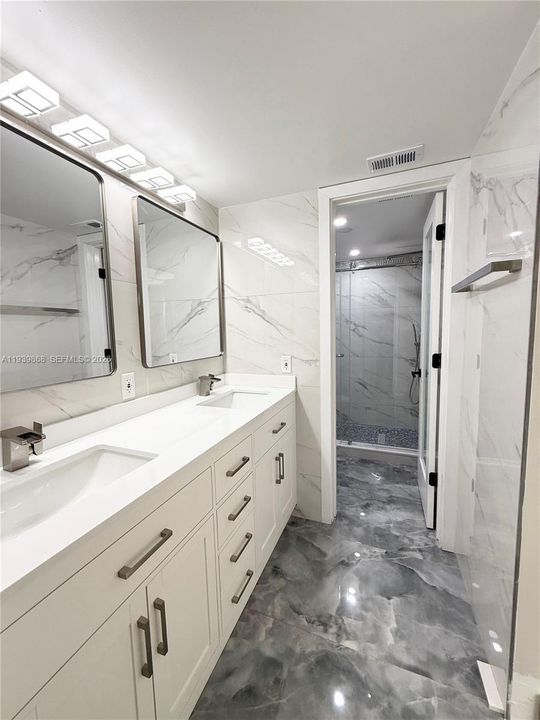 На продажу: $235,000 (2 спален, 2 ванн, 1270 Квадратных фут)