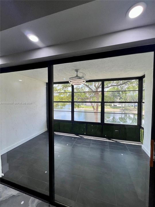 На продажу: $235,000 (2 спален, 2 ванн, 1270 Квадратных фут)