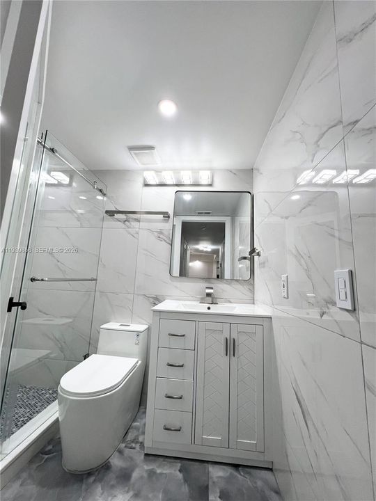 На продажу: $235,000 (2 спален, 2 ванн, 1270 Квадратных фут)