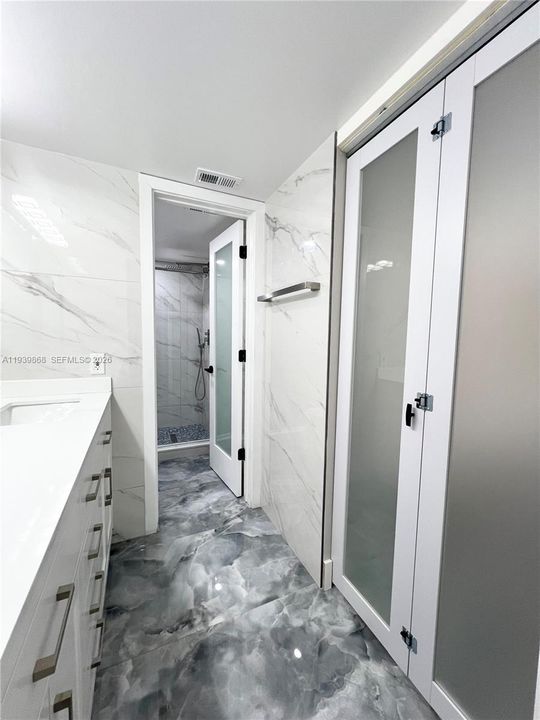 На продажу: $235,000 (2 спален, 2 ванн, 1270 Квадратных фут)