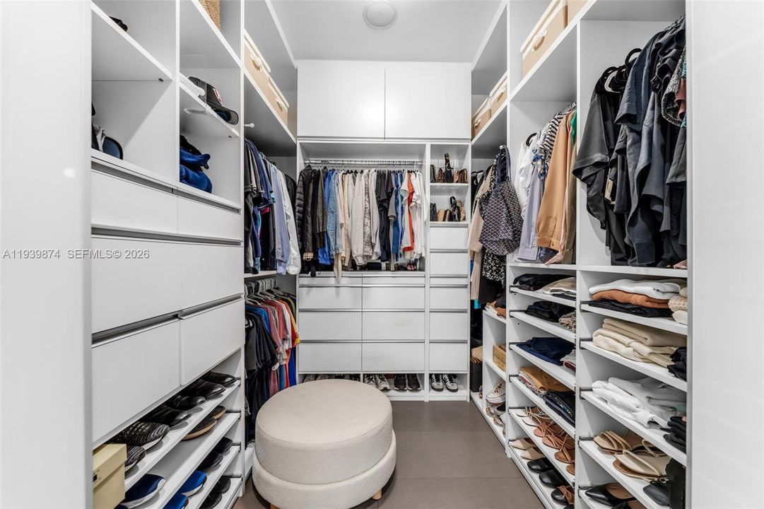 En Venta: $2,995,000 (3 camas, 3 baños, 2392 Pies cuadrados)