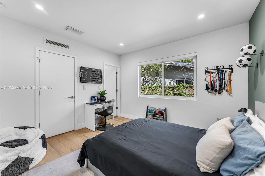 En Venta: $2,995,000 (3 camas, 3 baños, 2392 Pies cuadrados)