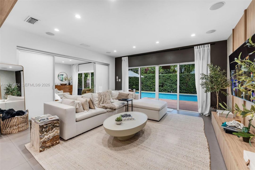 En Venta: $2,995,000 (3 camas, 3 baños, 2392 Pies cuadrados)