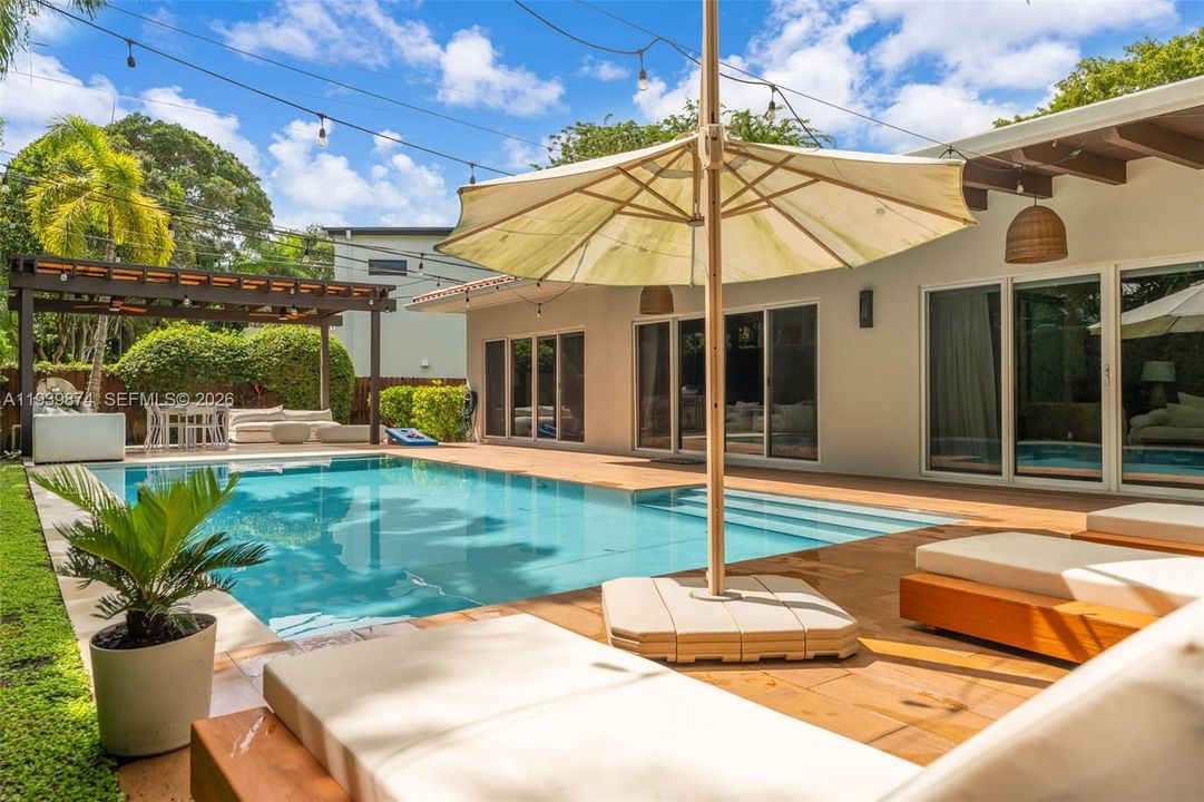 En Venta: $2,995,000 (3 camas, 3 baños, 2392 Pies cuadrados)