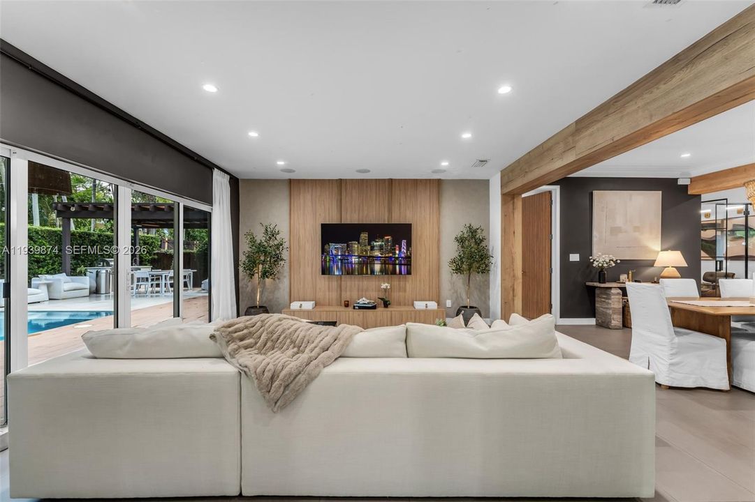 En Venta: $2,995,000 (3 camas, 3 baños, 2392 Pies cuadrados)