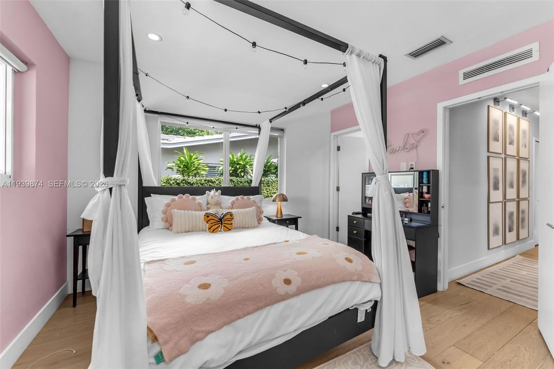 En Venta: $2,995,000 (3 camas, 3 baños, 2392 Pies cuadrados)