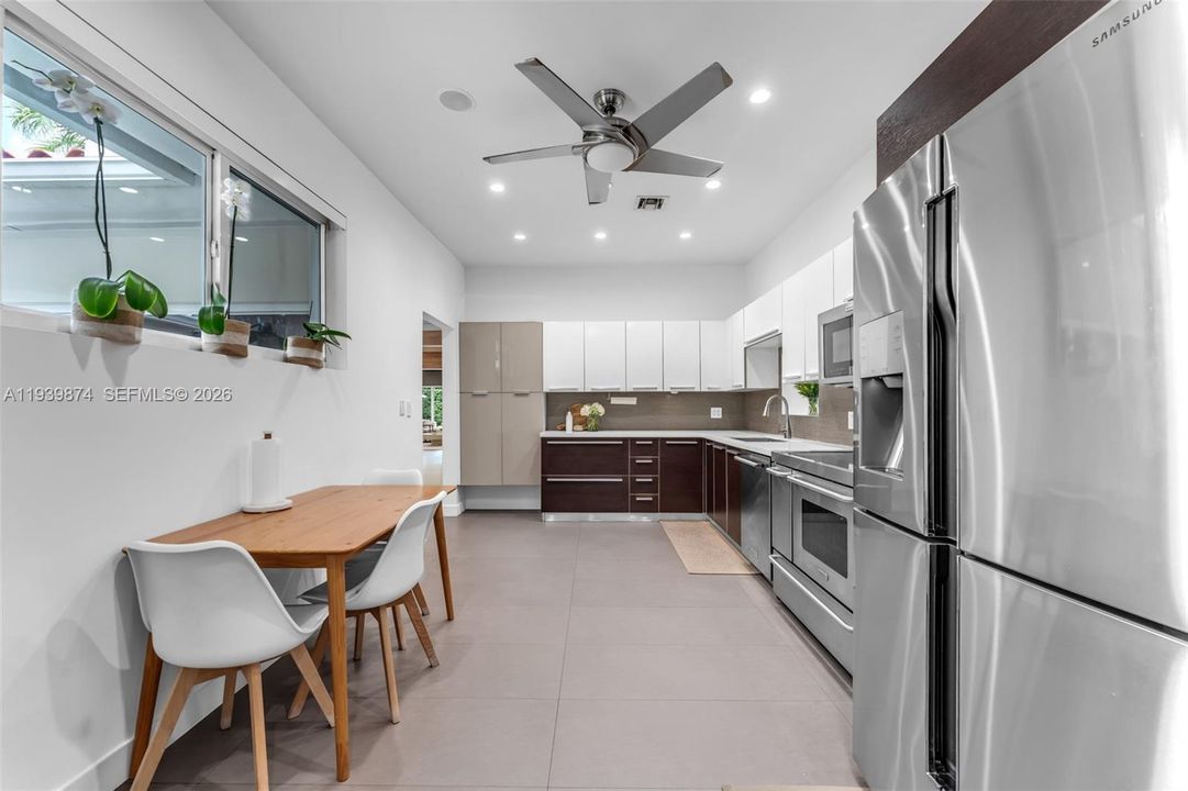 En Venta: $2,995,000 (3 camas, 3 baños, 2392 Pies cuadrados)