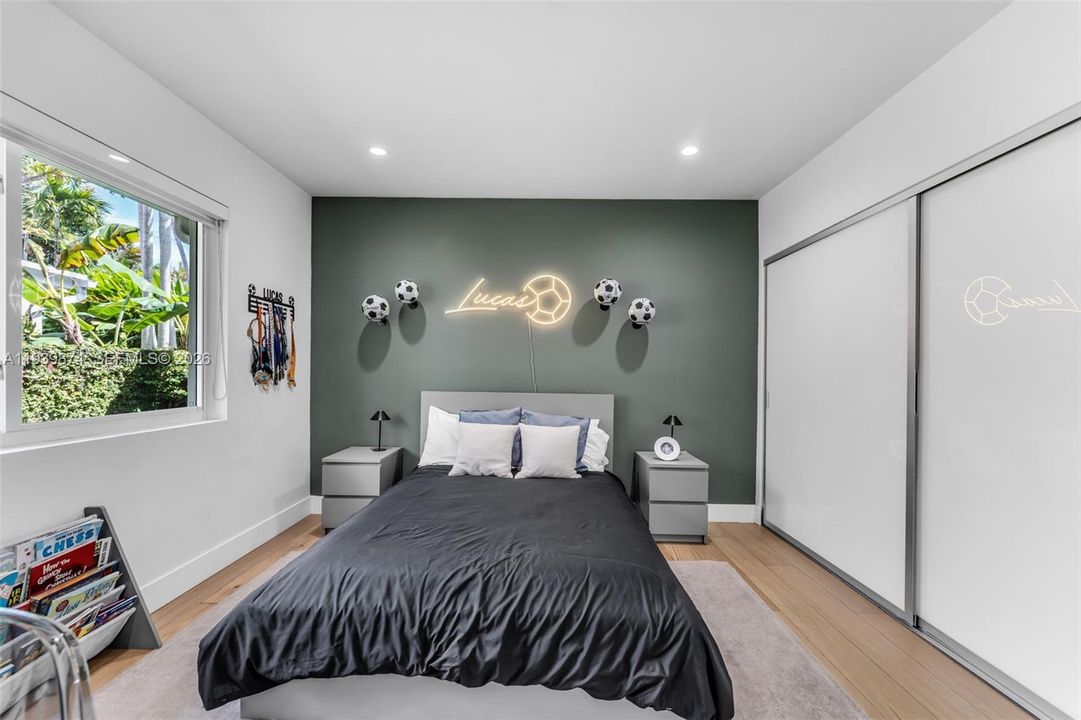 En Venta: $2,995,000 (3 camas, 3 baños, 2392 Pies cuadrados)