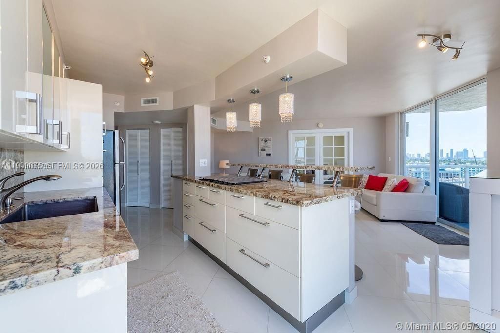 В аренду: $4,500 (2 спален, 2 ванн, 1000 Квадратных фут)