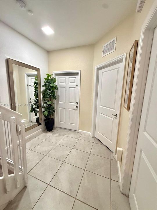 En Venta: $465,000 (3 camas, 3 baños, 1328 Pies cuadrados)