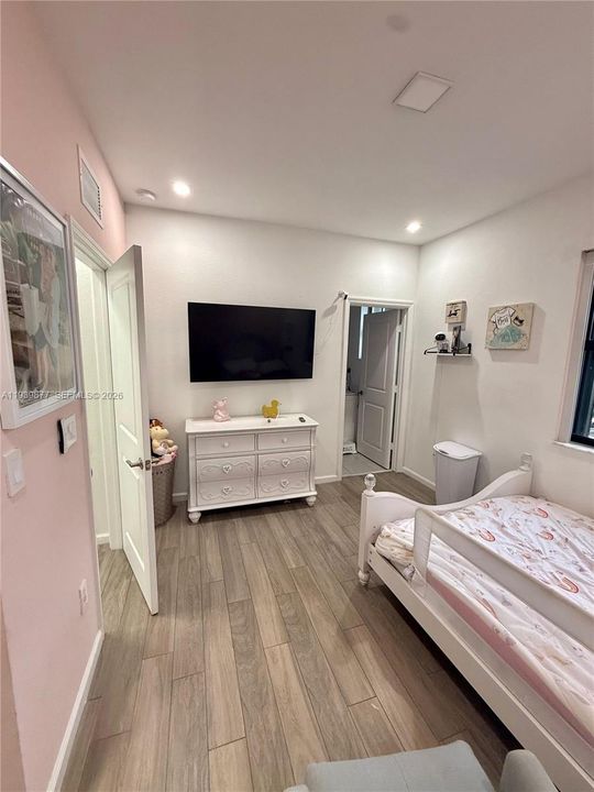 En Venta: $465,000 (3 camas, 3 baños, 1328 Pies cuadrados)