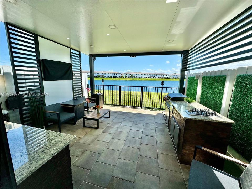 En Venta: $465,000 (3 camas, 3 baños, 1328 Pies cuadrados)