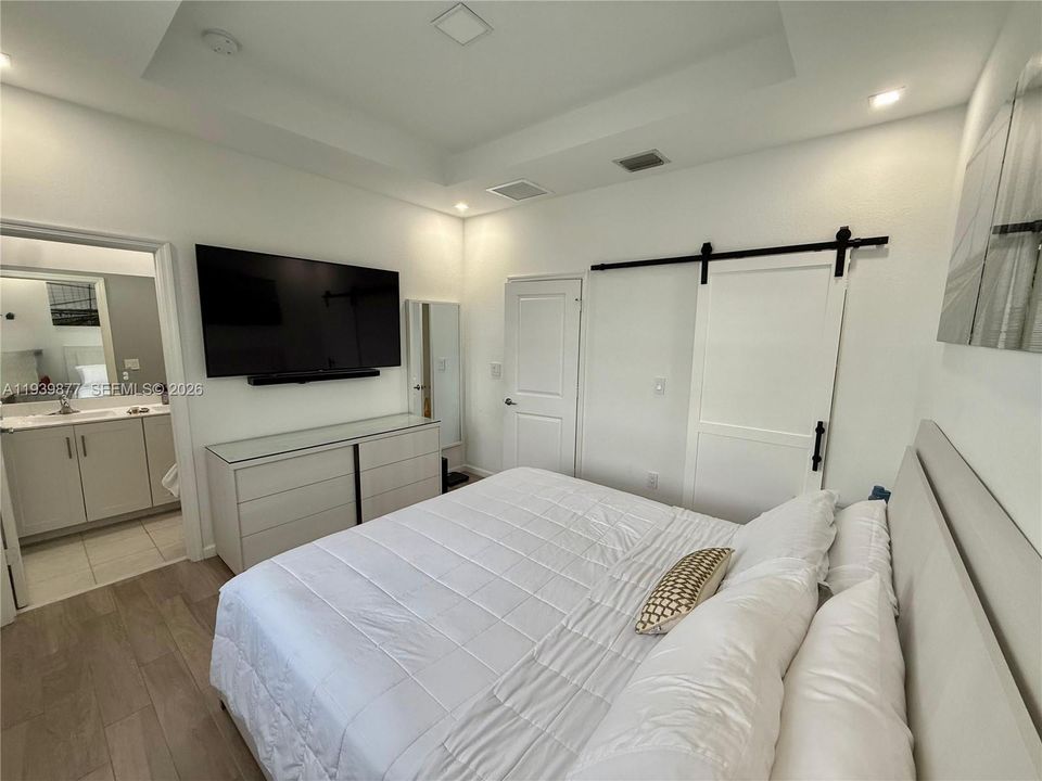 En Venta: $465,000 (3 camas, 3 baños, 1328 Pies cuadrados)