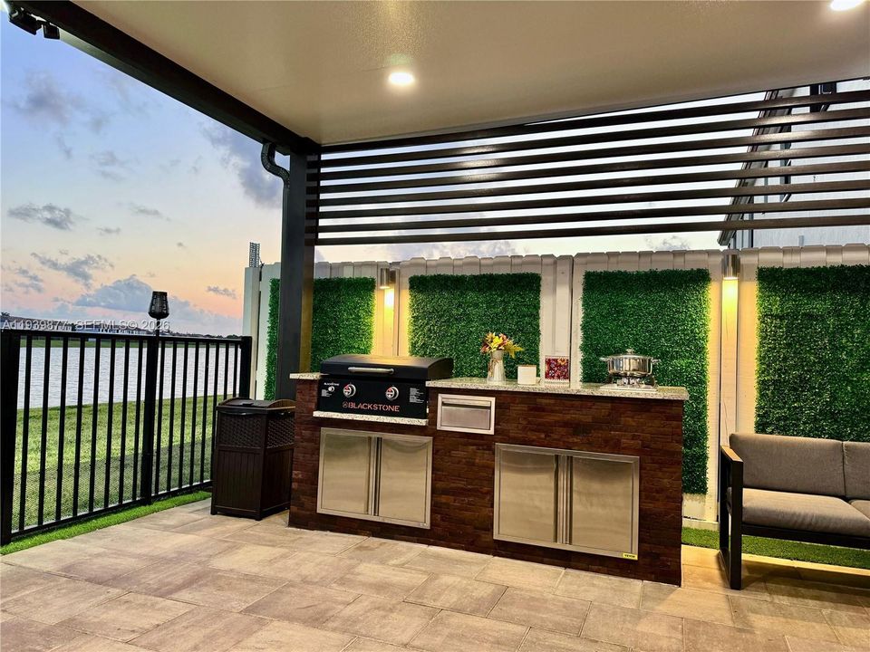 En Venta: $465,000 (3 camas, 3 baños, 1328 Pies cuadrados)