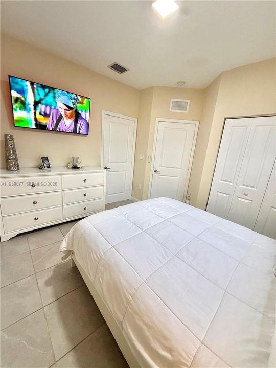 En Venta: $465,000 (3 camas, 3 baños, 1328 Pies cuadrados)