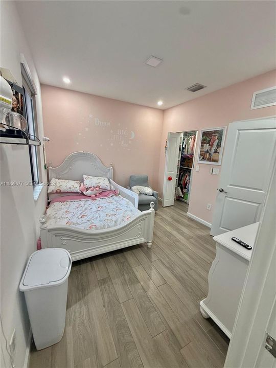 En Venta: $465,000 (3 camas, 3 baños, 1328 Pies cuadrados)