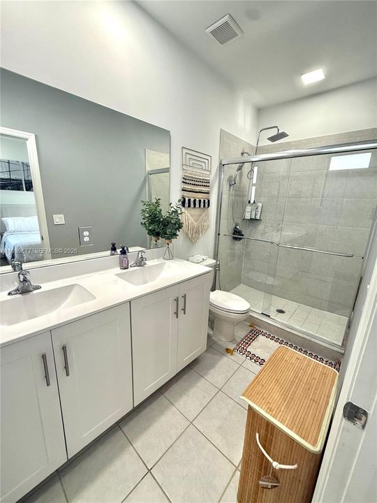 En Venta: $465,000 (3 camas, 3 baños, 1328 Pies cuadrados)