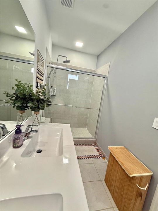 En Venta: $465,000 (3 camas, 3 baños, 1328 Pies cuadrados)