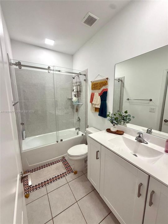 En Venta: $465,000 (3 camas, 3 baños, 1328 Pies cuadrados)